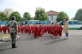 关注｜啥情况？军营里突然来了一群萌娃图片