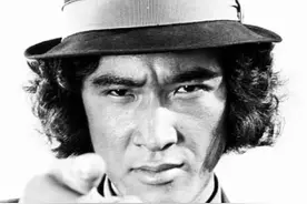 松田龙平骑摩托车接女儿，认爱23岁混血模特，前妻曾出轨型男？图片
