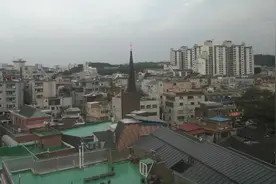 “鸡”不动的韩国年轻人：想回老家了｜国际背景板图片