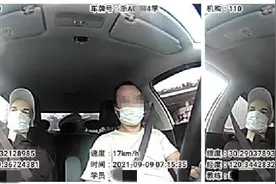 一教练车上出现诡异！仔细一看绷不住了图片