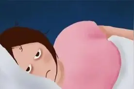 吓人！睡觉半睁眼？因眼睛太大？错，这是病！图片