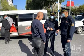 外贴“货拉拉”却“不务正业”合肥一面包车非法载客营运被查扣图片