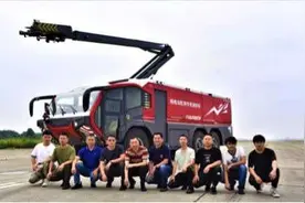 全球首辆高性能纯电动机场消防车通过关键技术性能测试图片