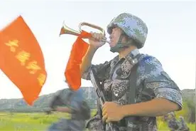 勇士传人高擎光荣战旗图片