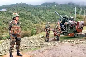 印媒炫耀：印军在中印争议地区增加新突击步枪和美制超轻型榴弹炮图片