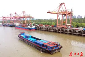武汉直达济宁集装箱班轮航线开通，实现长江中游地区与京杭大运河流域深度合作图片