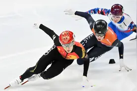 武大靖、范可新领衔，中国队刷新男女混合2000米世界纪录图片