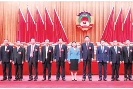 桂林市政协六届一次会议胜利闭幕图片