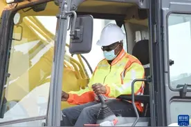 博茨瓦纳总统出席中企承建供水管线项目开工仪式图片