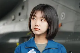 陆军飞行员小姐姐，惊艳全网图片