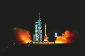 一起来看“太空女教师”的故事，这才是孩子们的榜样图片