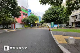 揪心！福州一小学生过马路时被卷入车底……图片