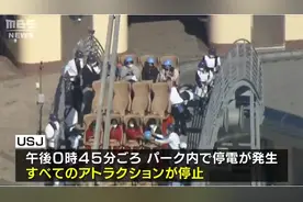 日本环球影城过山车停在43米高空 游客徒步走下轨道图片