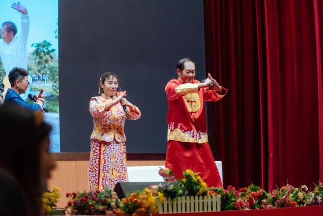 什么叫银婚银婚是什么意思（什么是好家风金婚银婚夫妇展示相濡以沫人生）