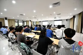 想成为移民管理警察吗？珠海边检总站招录24名公务员图片