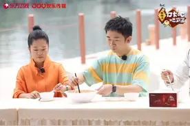 《打卡吧！吃货团》打卡成都美食 杨迪妈妈做回锅肉图片