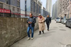 曾是英语老师的太湖64岁老汉流浪至合肥 住在一小区空置地库图片