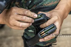 武警广西总队200余名特战尖兵巅峰对决（组图）图片