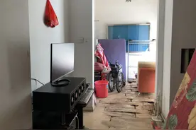 虚拟货币“挖矿”机藏身居民楼消防通道，安监部门要求尽快清理图片