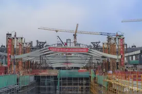 乌鲁木齐T4航站楼交通中心“屋盖”今日提升图片