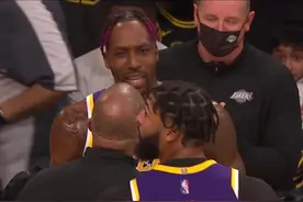 霍华德和浓眉冲突后，没有再获得登场机会图片