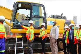 总统亲自开挖掘机！中企承建博茨瓦纳供水管线项目开工图片