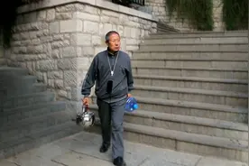 左手壶右手桶...没有什么能阻止济南“老师儿”打泉水了视频封面