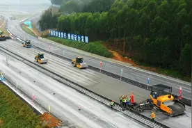 来都高速成为广西首条应用“双层连铺”技术的高速公路图片