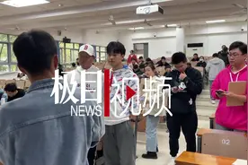 专盘水库老板的钓王邓刚，义务到高校课堂当“段子手”图片