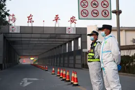 高原小城抗疫守“平安”图片