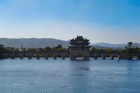 美景丨建水双龙桥：云南第一古桥图片