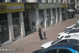 长沙一私家车当街起火，查看监控竟发现男孩的“小动作”图片