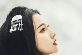 重生：末世来临前，她激活爷爷的玉佩空间，疯狂屯物资，穿到五零年图片