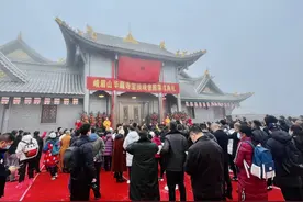 历时5年恢复重建 四川峨眉山金顶华藏寺宝顶观音殿落成开放图片