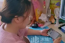 专家授课，家长听图片