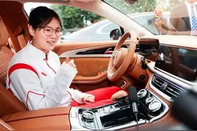 广东奥运健儿获奖新车，汤慕涵笑言暂时还无驾照图片