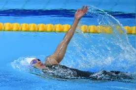 残运会——游泳：女子100米仰泳S8级决赛赛况图片