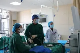 吓一跳！大理80岁老奶奶耳朵里取出20条活蛆……图片