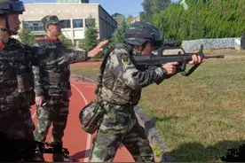 淬精兵、练军魂，这场硝烟味十足的比武“燃”爆了!图片