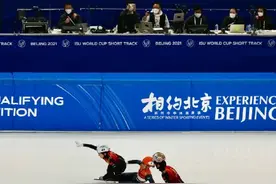 中国队被荷兰队绊倒后仍夺冠图片