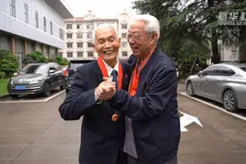 新华全媒+｜抗美援朝老战友66年后重逢！曾经，他们“出去时都没想着回来”图片