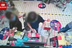 专拣牛奶鸡蛋不结账！夫妻俩在超市自助结账故意漏扫商品被拘图片