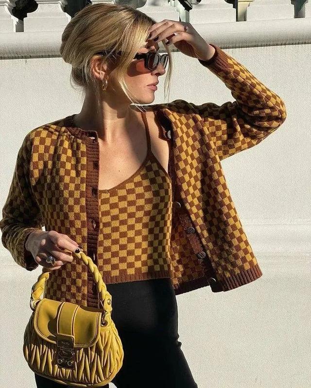 下周穿什么 | 入冬第一件毛衣，杨超越的最乖巧啦