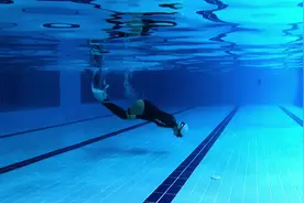 水下“洛神”推动，美人鱼培训市场走俏图片