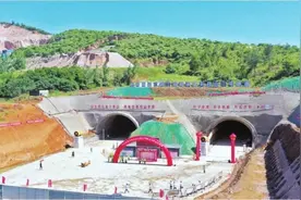 打造大别山区山水新画卷 信阳高速公路网织就发展新蓝图图片