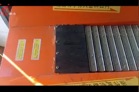 绥化男子检查铡草机，手掌瞬间被绞烂图片