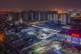 沂蒙路南北贯通！国内在建下穿铁路股道最多顶进桥成功就位图片