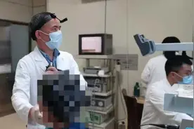 3岁小女孩正和小伙伴玩耍，却突然捂着鼻子大叫！这种情况，半个月已出现3次图片