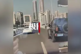 重庆一越野车别倒摩托车逃逸，后车拍下骑手地上翻滚，警方介入图片