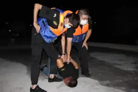 深夜海上盗砂四千吨，浦东警方破今年首例非法采砂案3人被拘图片